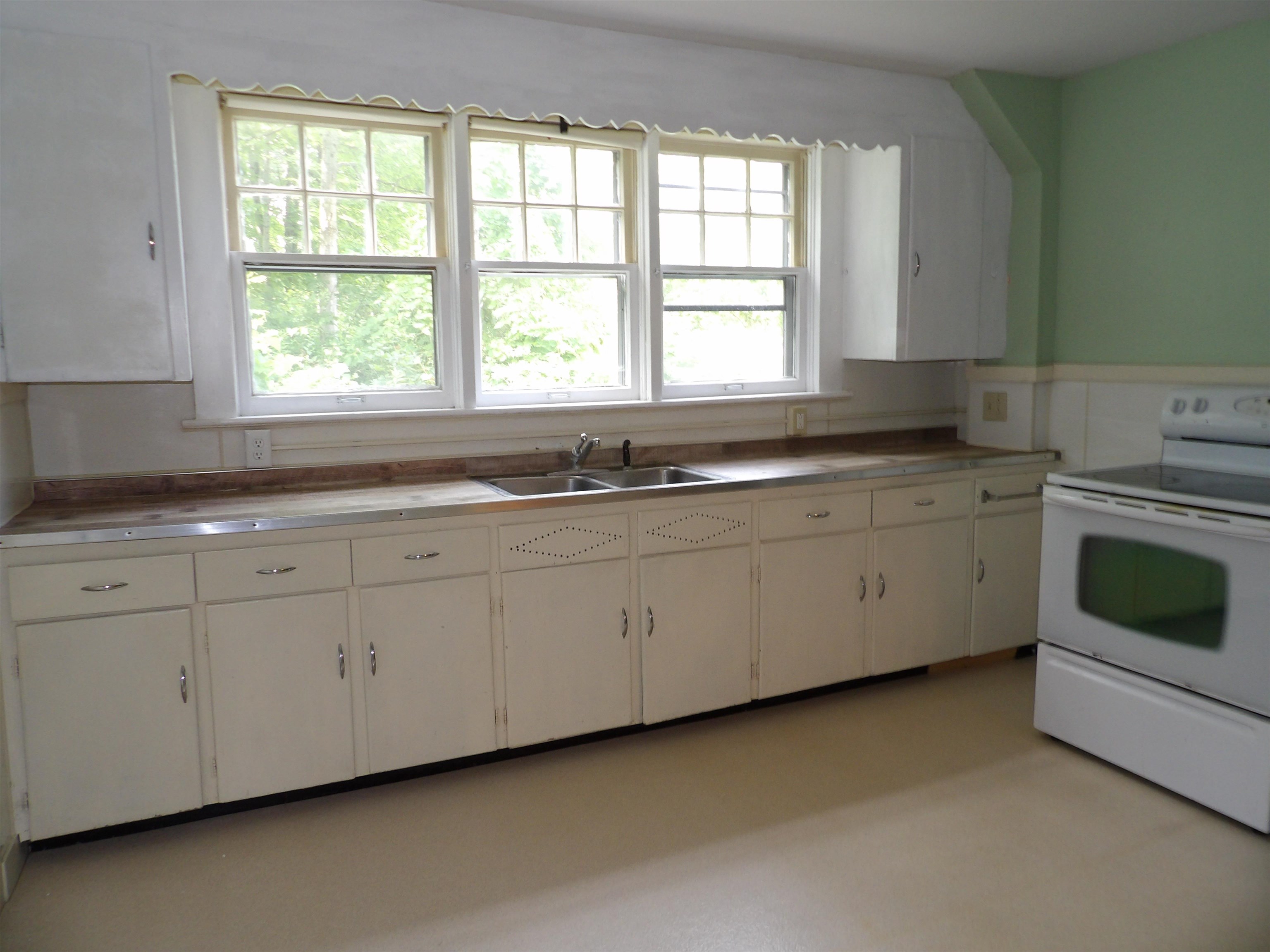 6 Gibbs Street Proctor, VT 05765 - Photo 8 of 38