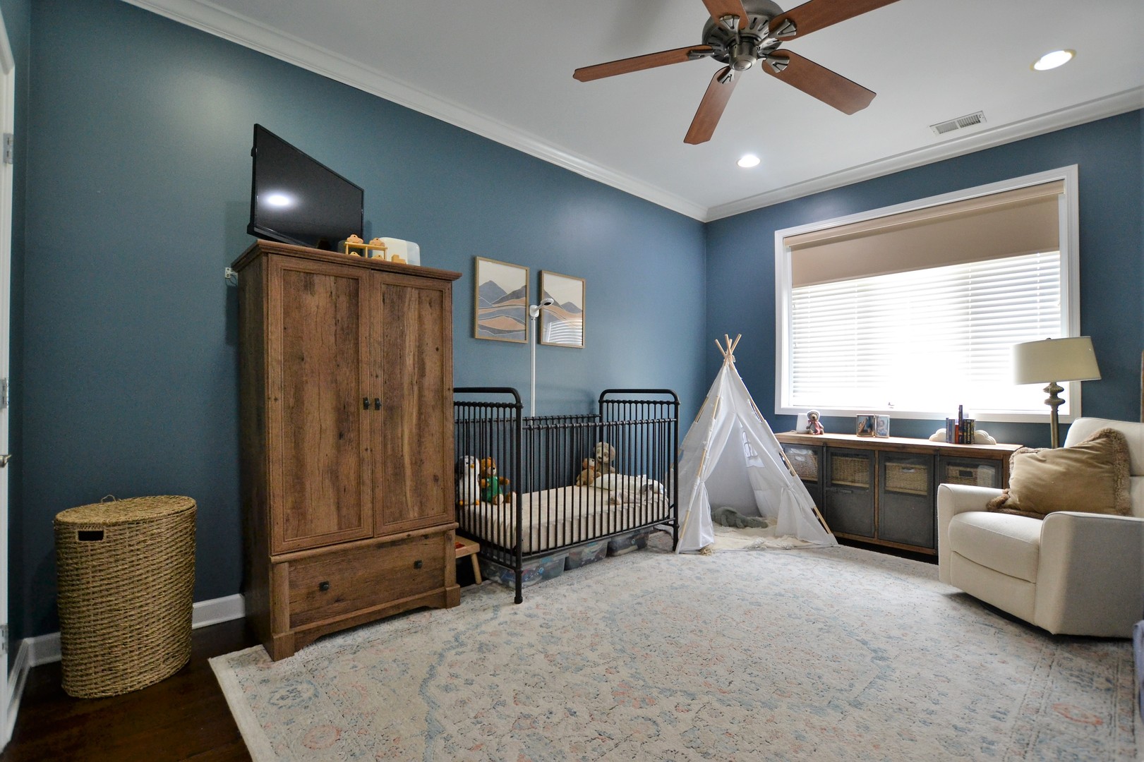 2900 West Irving Park Road, Unit 404 Chicago, IL 60618 - Photo 20 of 26 a living room with furniture and windows