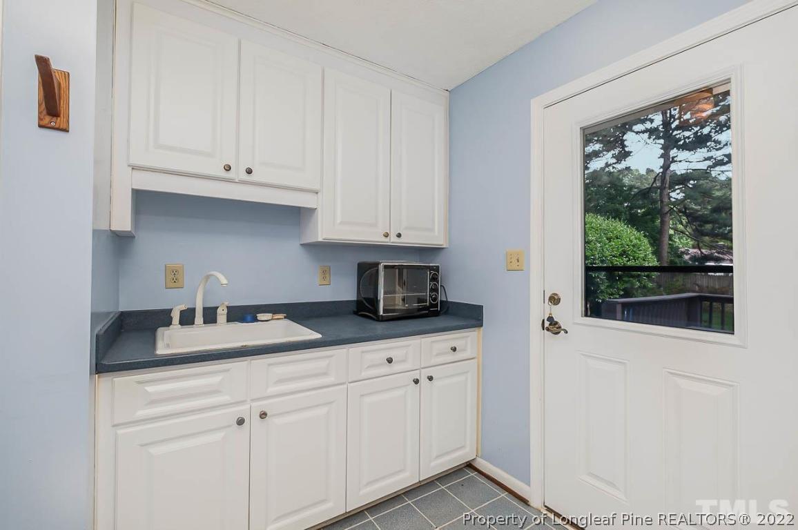 704 Barbara Drive Raleigh, NC 27606 - Photo 10 of 51 Gallery Image 10