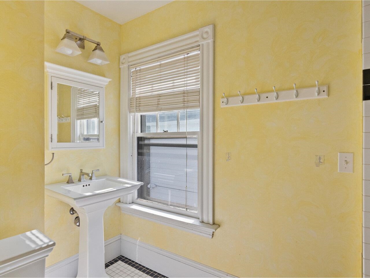 159 Loomis Street Burlington, VT 05401 - Photo 24 of 43