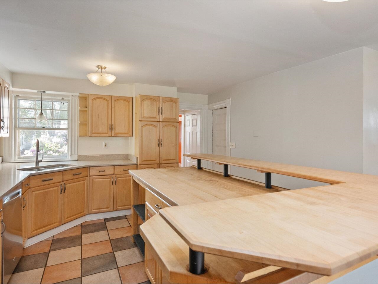 159 Loomis Street Burlington, VT 05401 - Photo 7 of 43