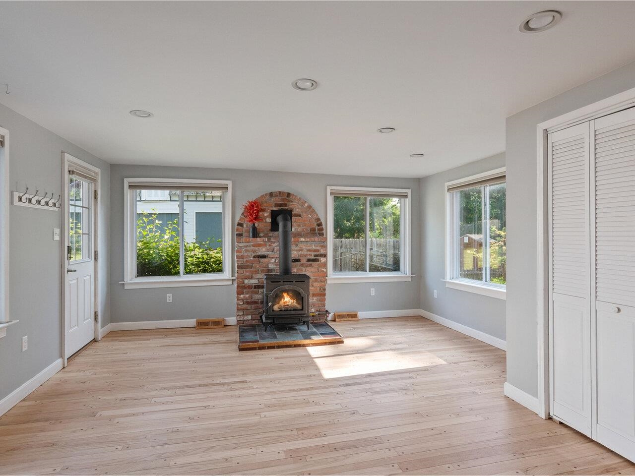 159 Loomis Street Burlington, VT 05401 - Photo 9 of 43