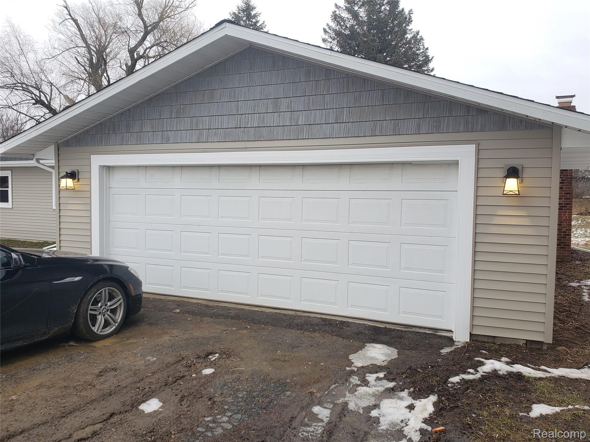 4849 Lippincott Road Lapeer, MI 48446 - Photo 23 of 28 Oversized Garage.jpg