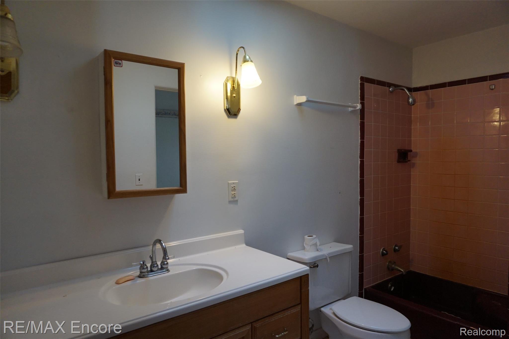 1009 Grange Hall Road Fenton, MI 48430 - Photo 9 of 25 9.JPG