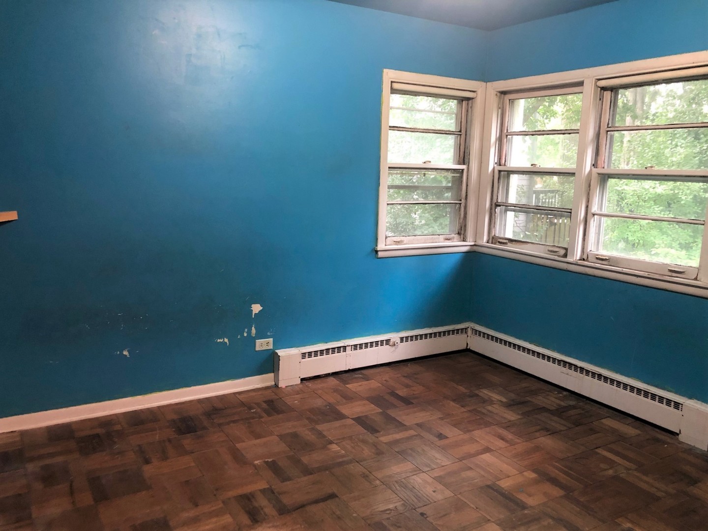 N344 Willow Road Wheaton, IL 60187 - Photo 7 of 11 an empty room with a window