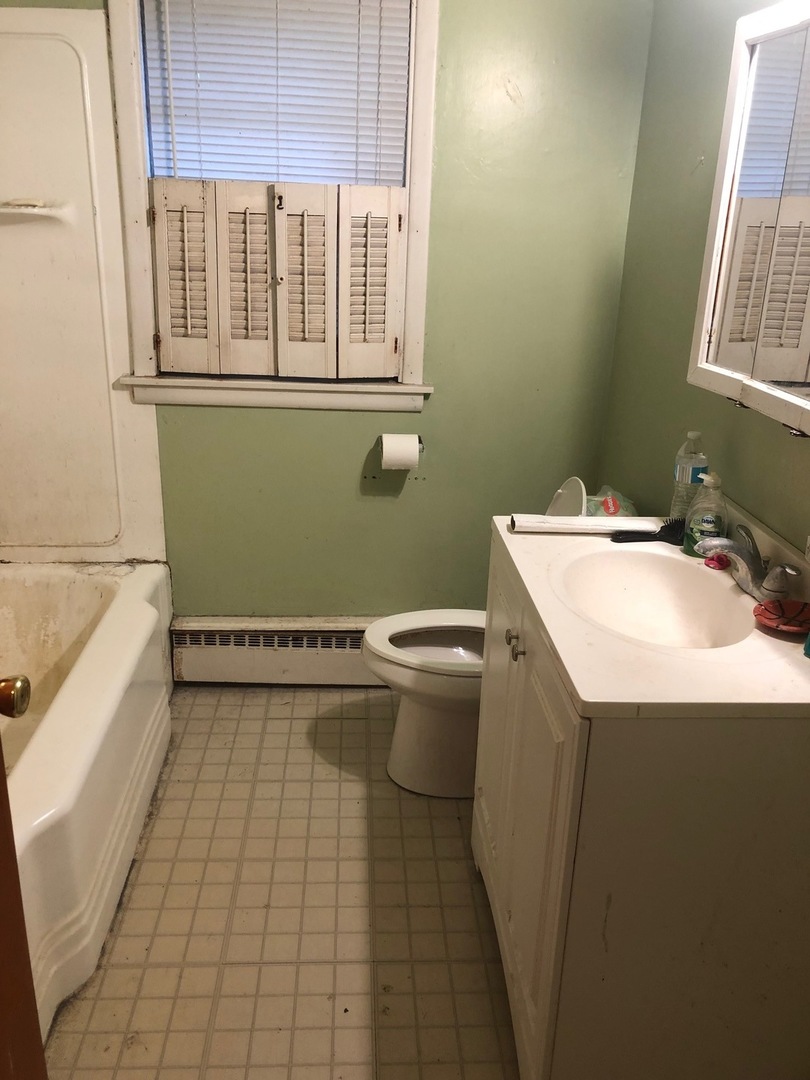 N344 Willow Road Wheaton, IL 60187 - Photo 9 of 11 a bathroom with a sink toilet and tub