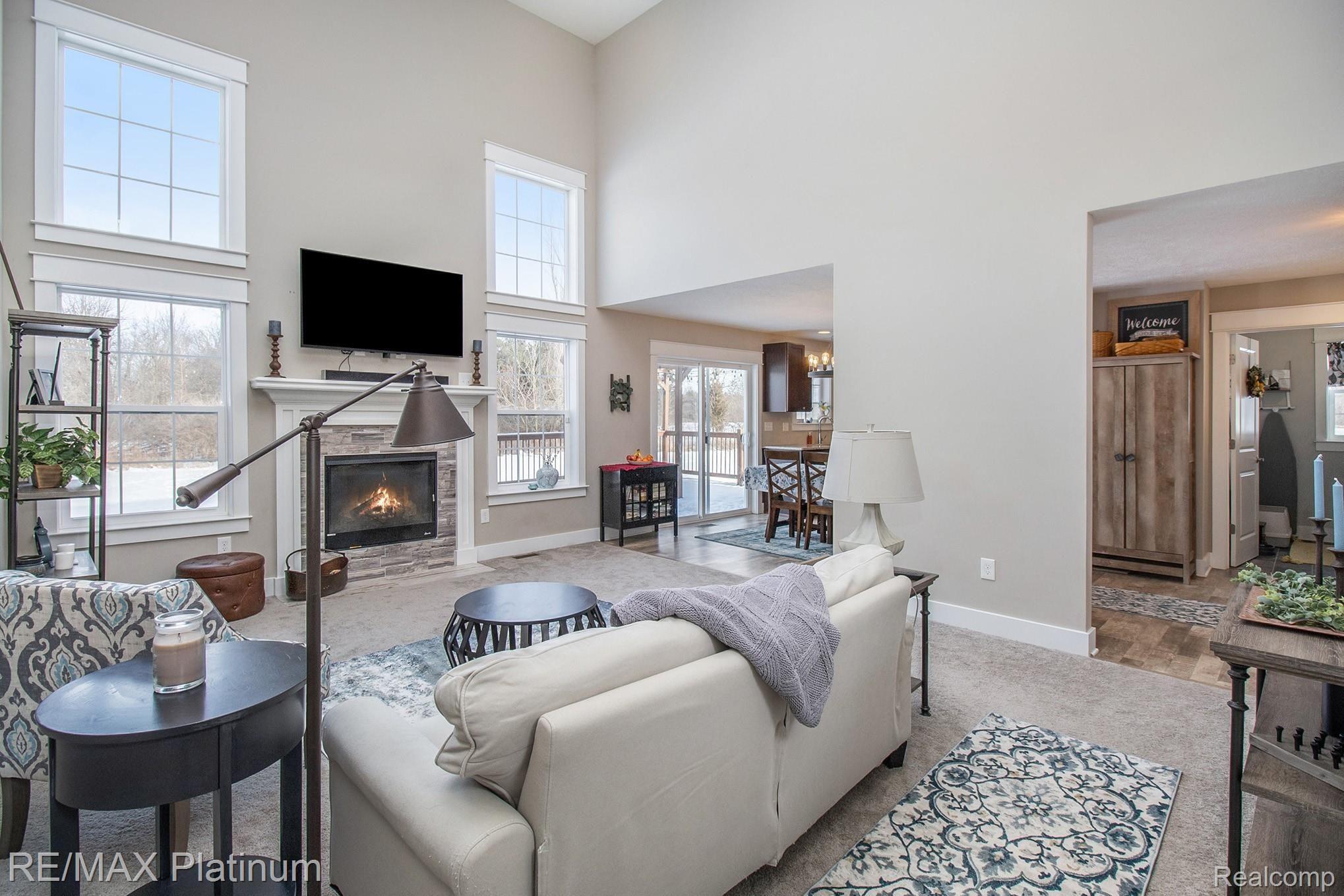 2501 Gilbert Road Lansing, MI 48911 - Photo 11 of 38 06.jpg