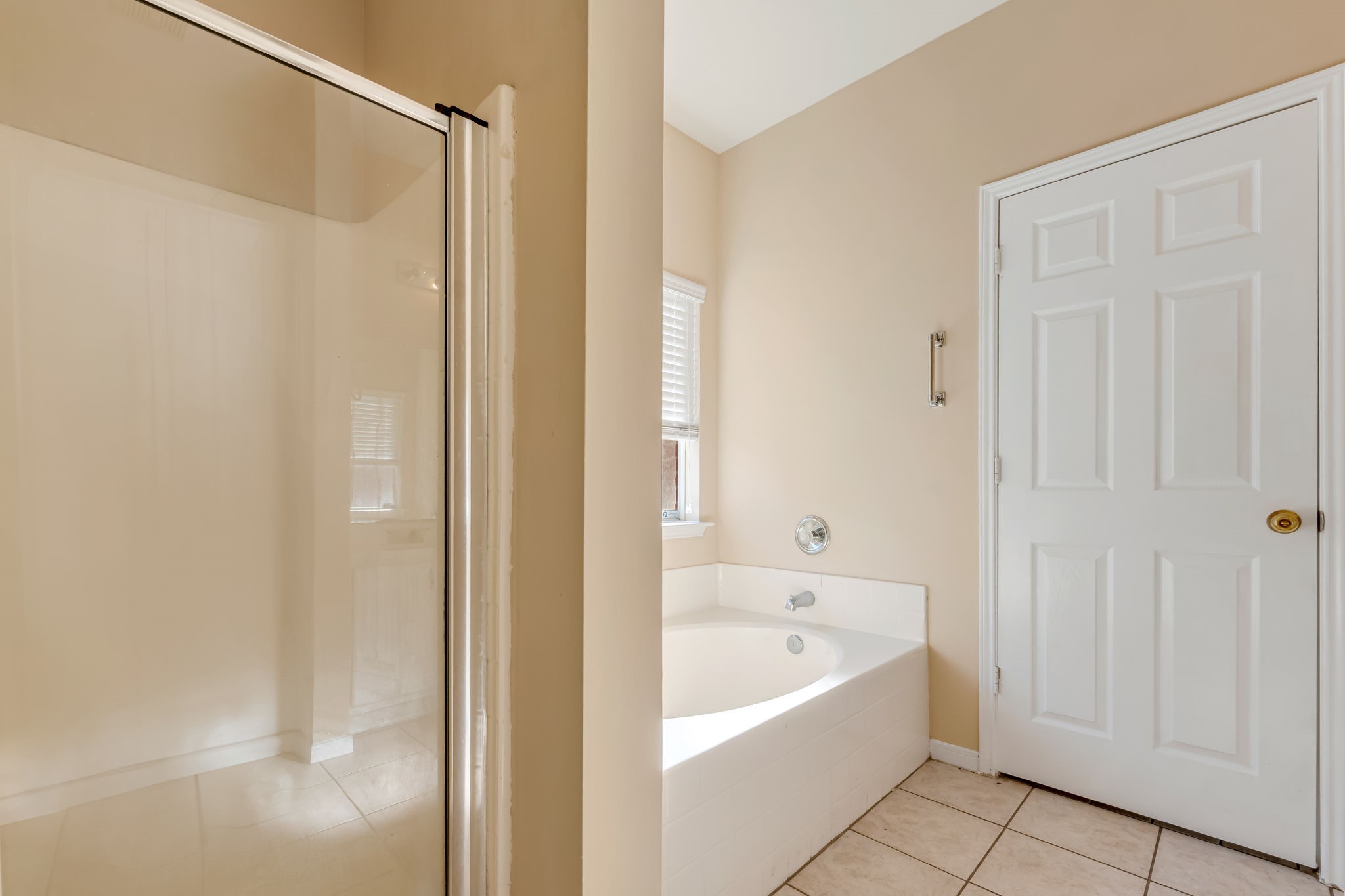 914 Chapwood Court Spring, TX 77373 - Photo 11 of 22 a bathroom with a bathtub and shower