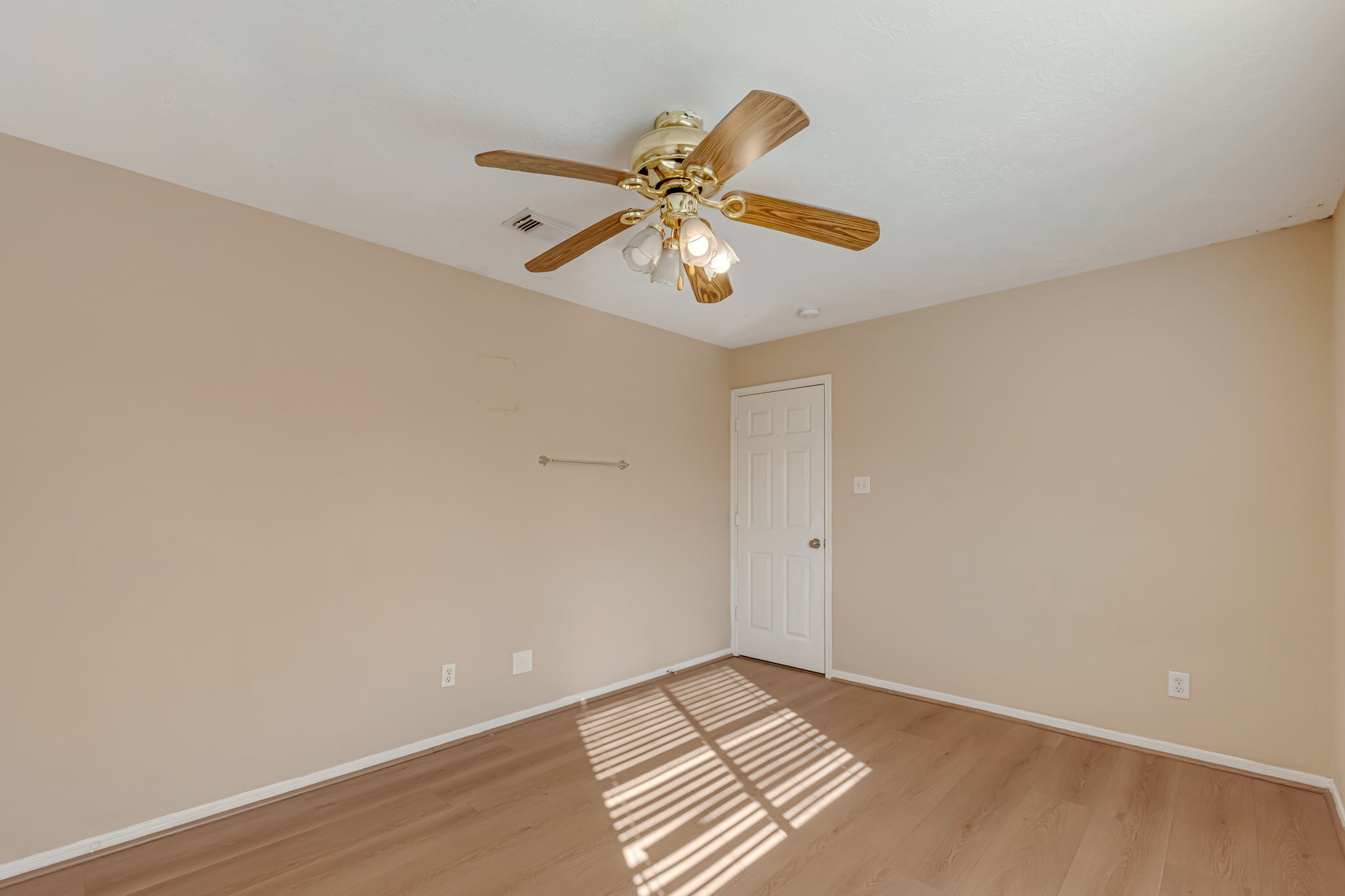 914 Chapwood Court Spring, TX 77373 - Photo 17 of 22 a view of an empty room