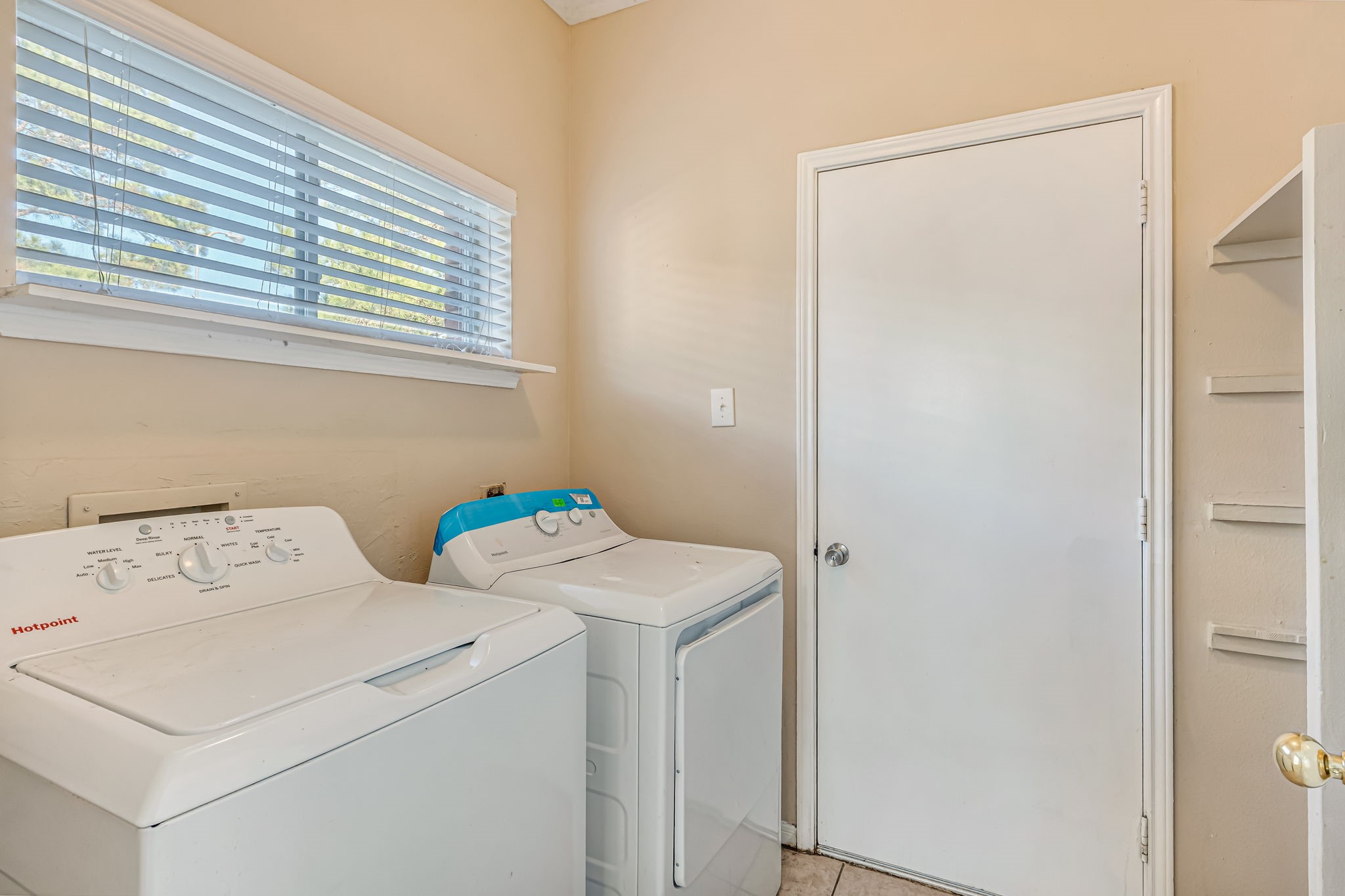 914 Chapwood Court Spring, TX 77373 - Photo 21 of 22 a utility room with dryer and washer