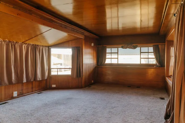 a view of front door with entryway