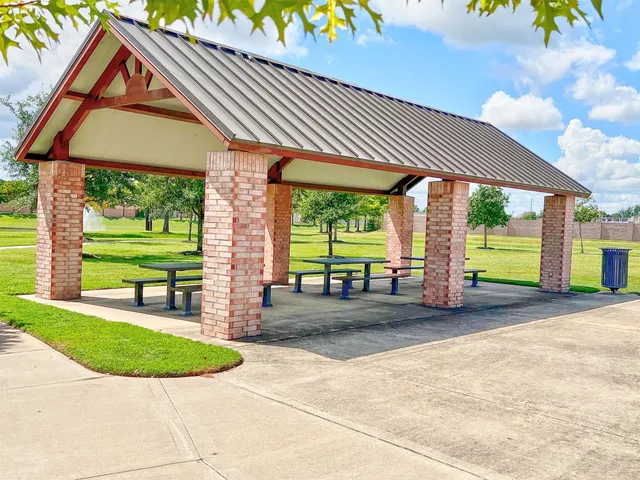 a view of a house with backyard and porch