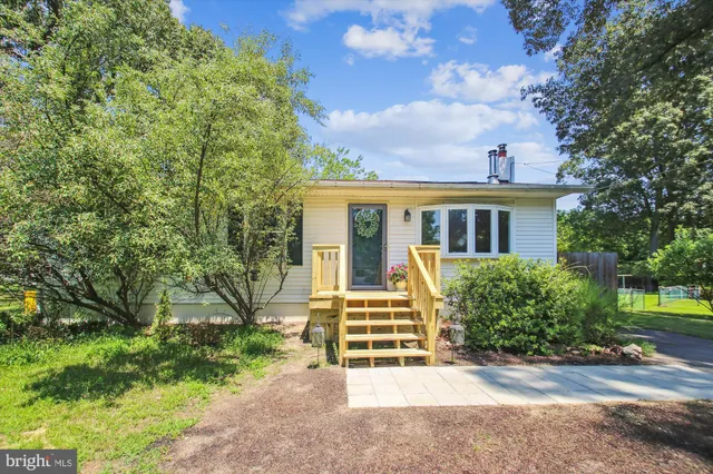 $450,000 | 1590 Long Point Road, Pasadena, MD 21122