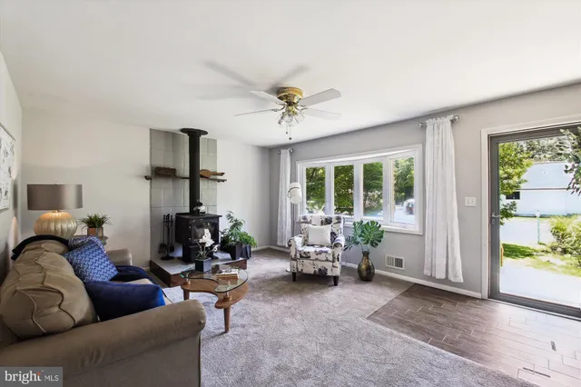 $450,000 | 1590 Long Point Road, Pasadena, MD 21122