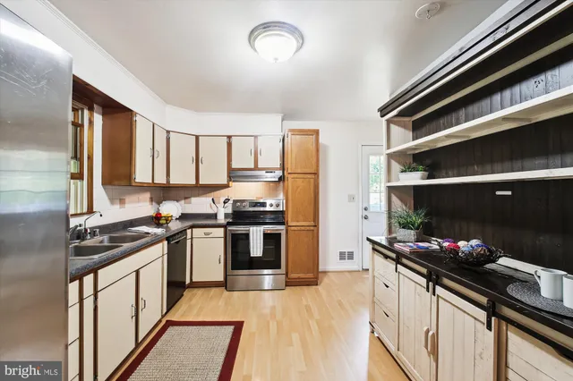 $450,000 | 1590 Long Point Road, Pasadena, MD 21122