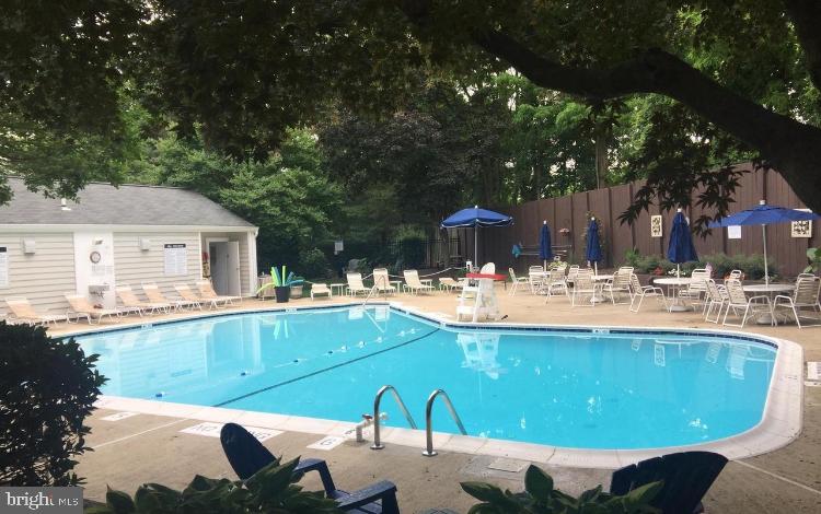 10087 Oakton Terrace Road Oakton, VA 22124 - Photo 13 of 13 a outdoor view with a sitting space