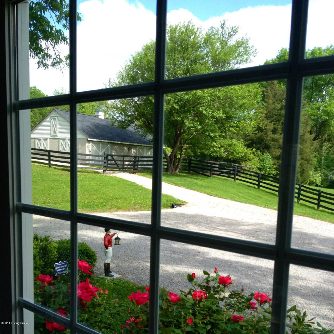 3909 Chenoweth Run Road Louisville, KY 40299 - Photo 13 of 25 image