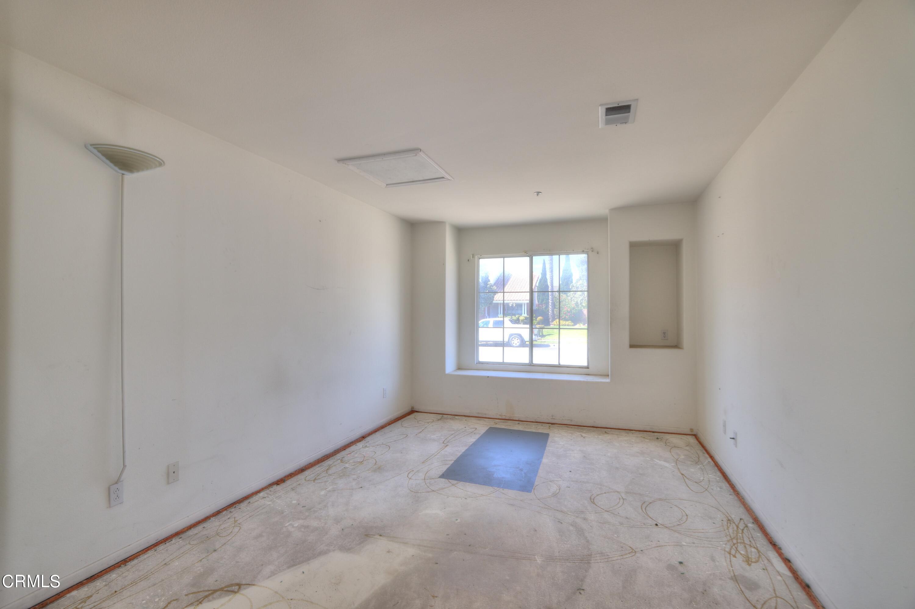 612 Perth Place Oxnard, CA 93035 - Photo 12 of 23 L