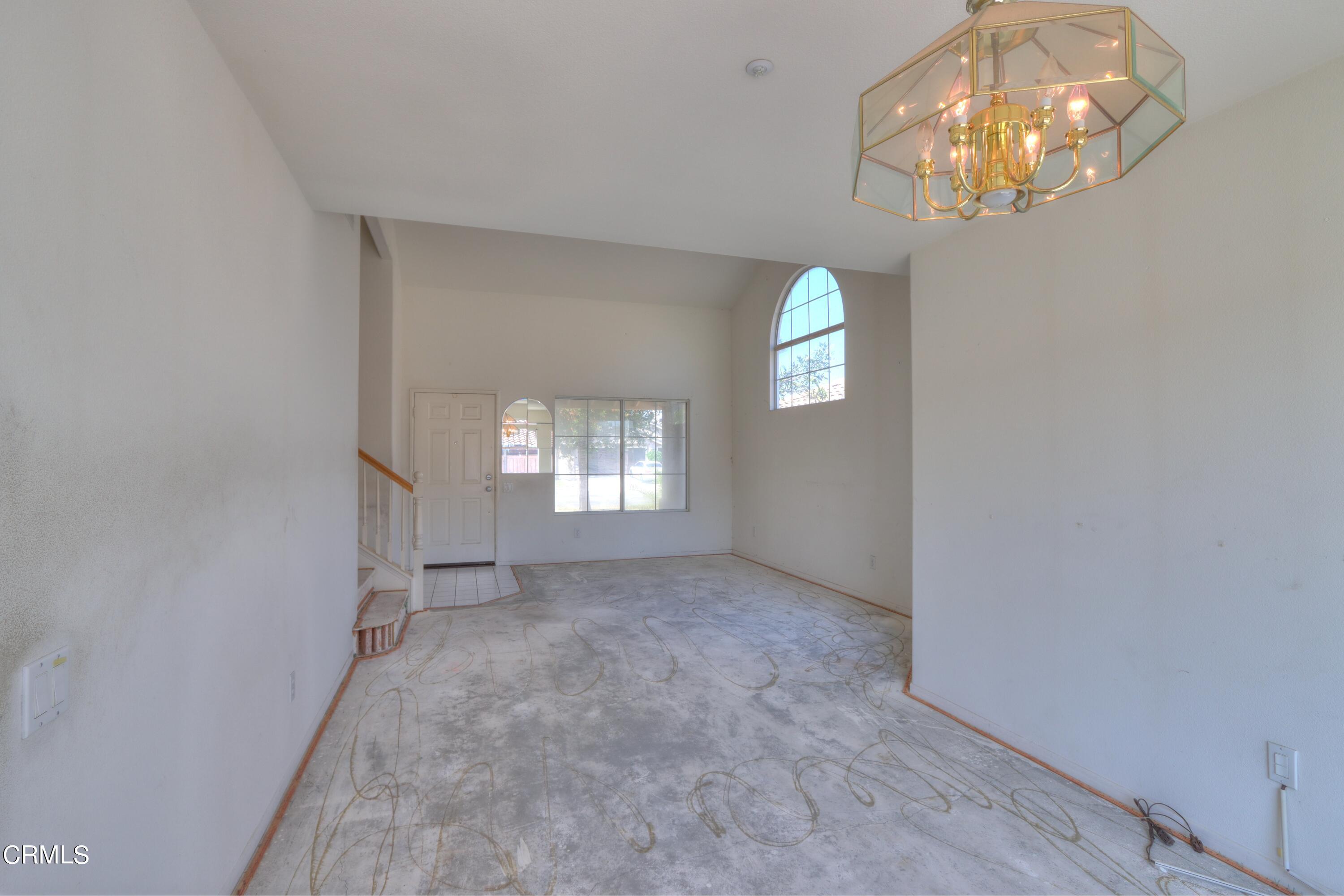 612 Perth Place Oxnard, CA 93035 - Photo 13 of 23 M