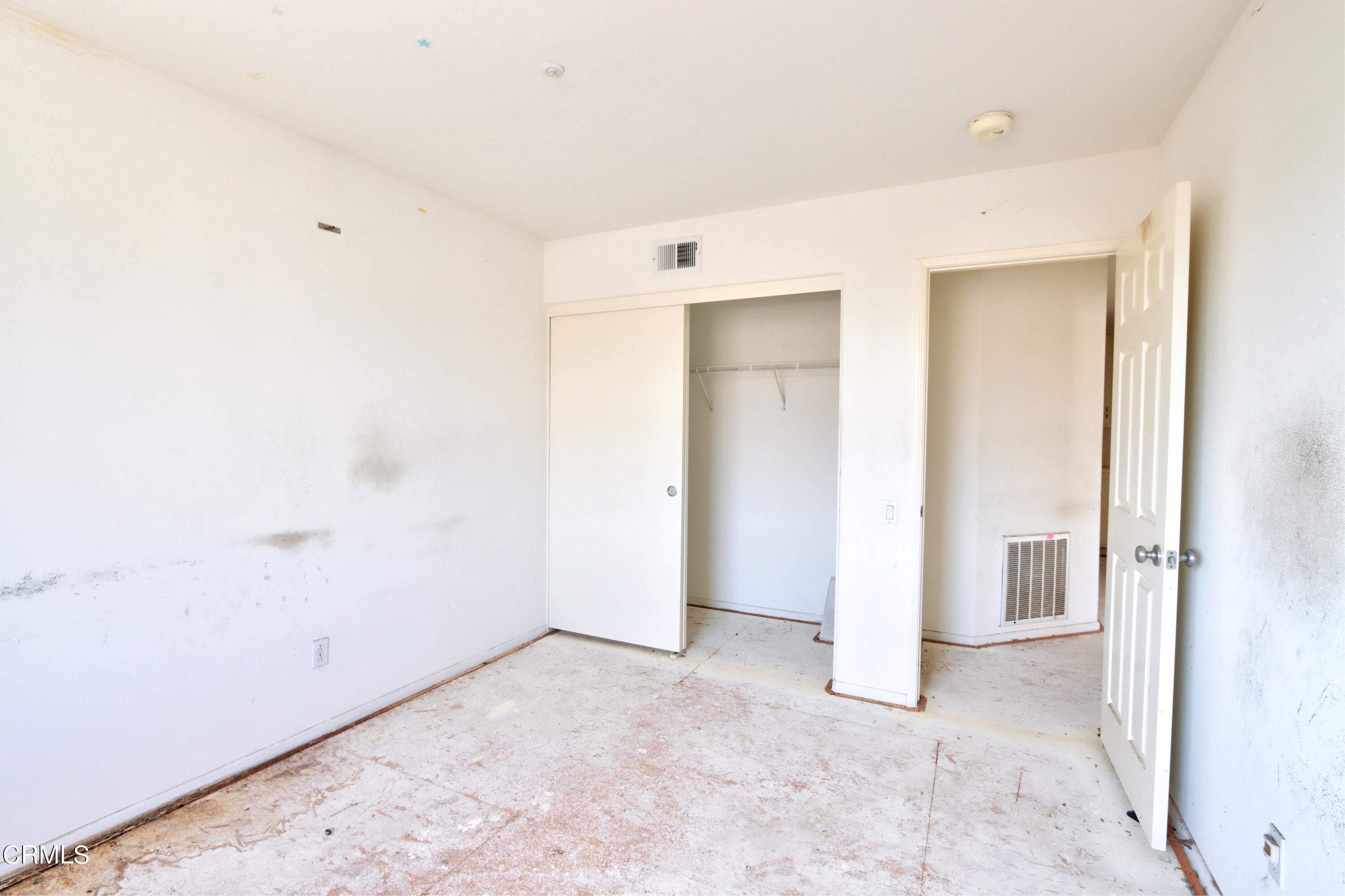612 Perth Place Oxnard, CA 93035 - Photo 18 of 23 R
