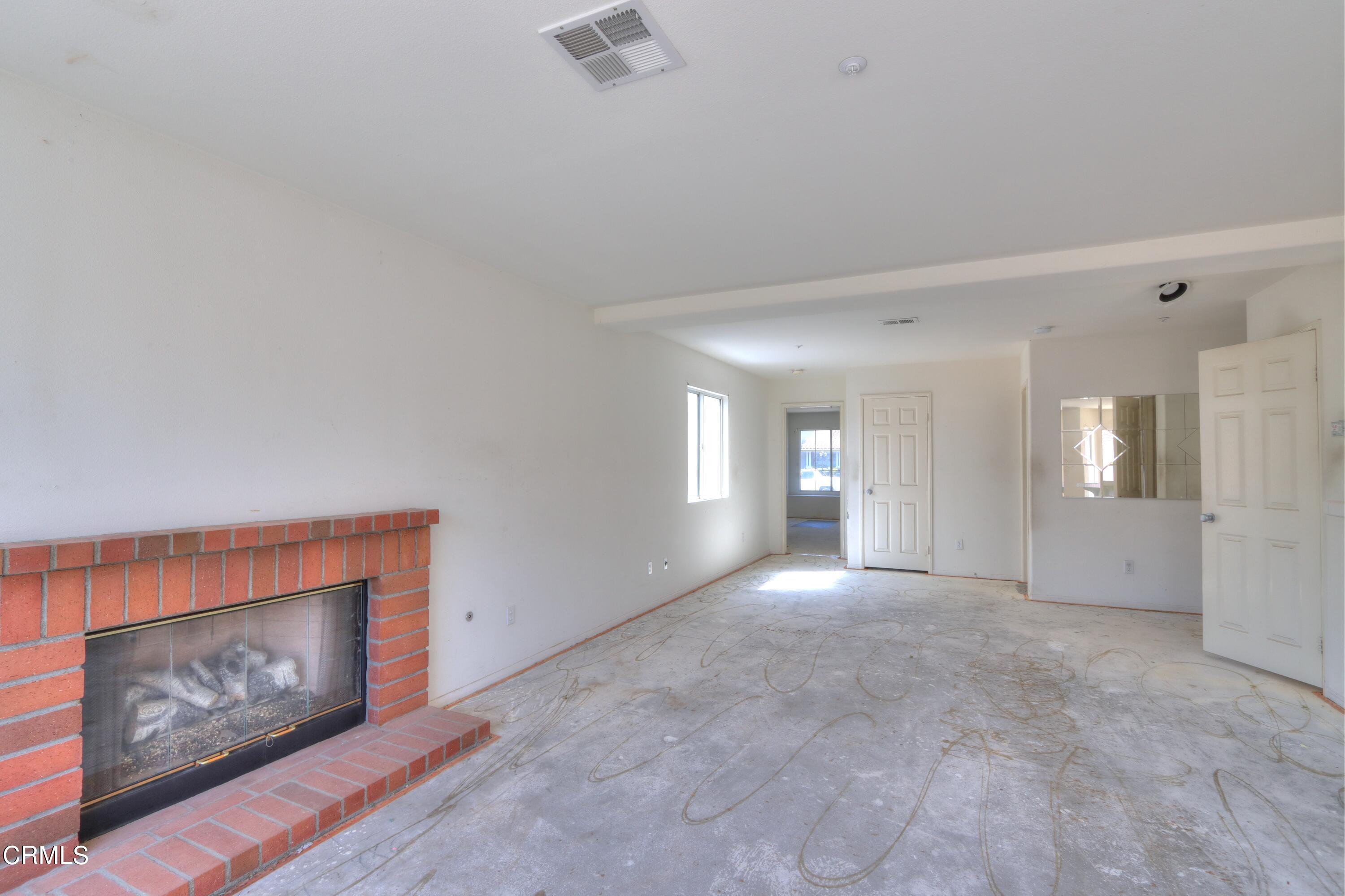 612 Perth Place Oxnard, CA 93035 - Photo 8 of 23 H