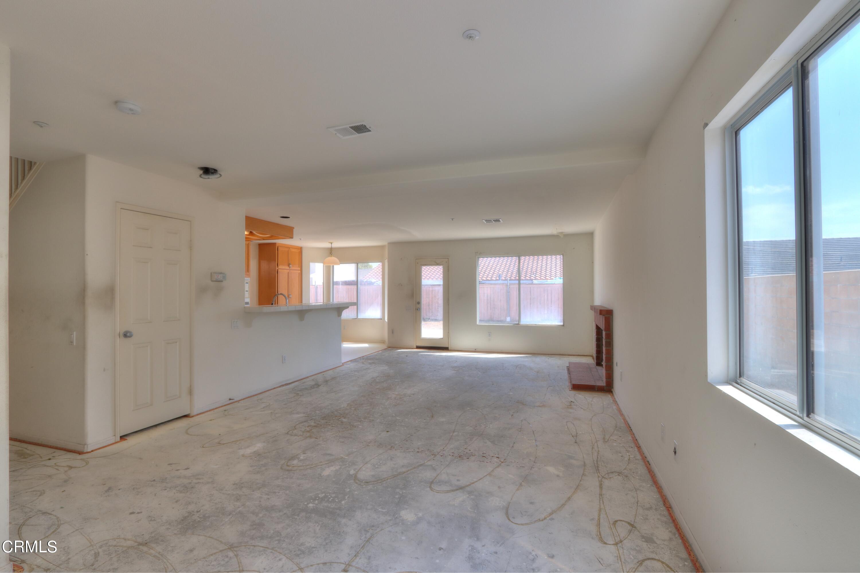 612 Perth Place Oxnard, CA 93035 - Photo 9 of 23 I