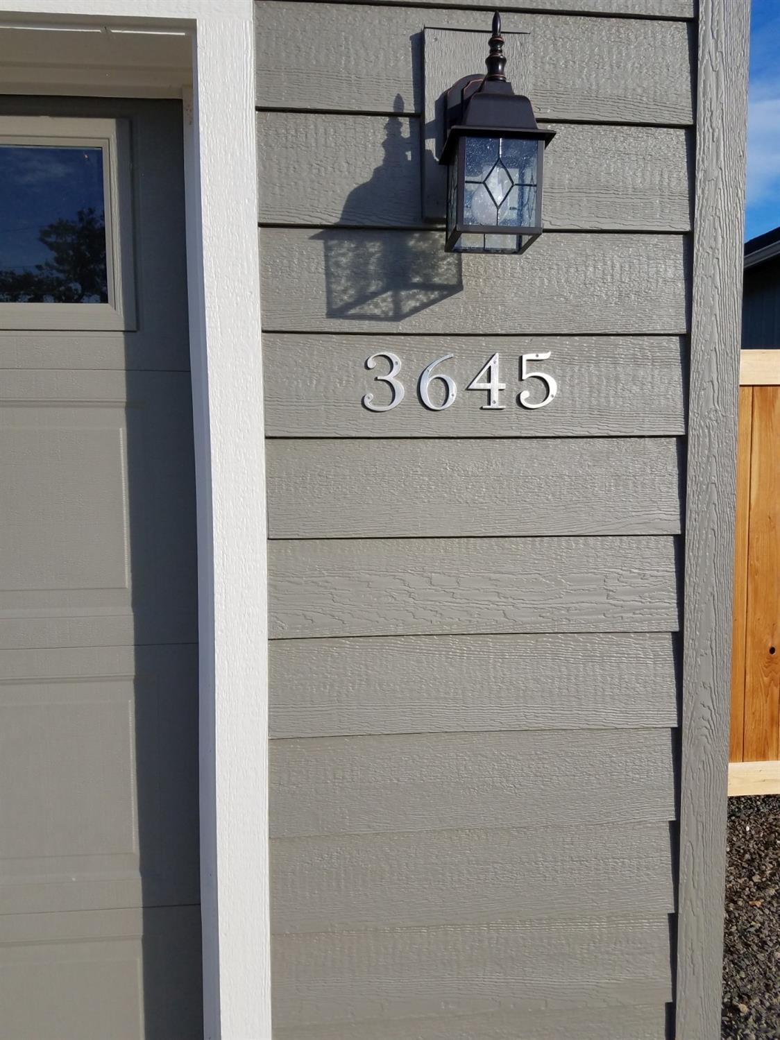 3645 Hilsinger Road Phoenix, OR 97535 - Photo 2 of 12