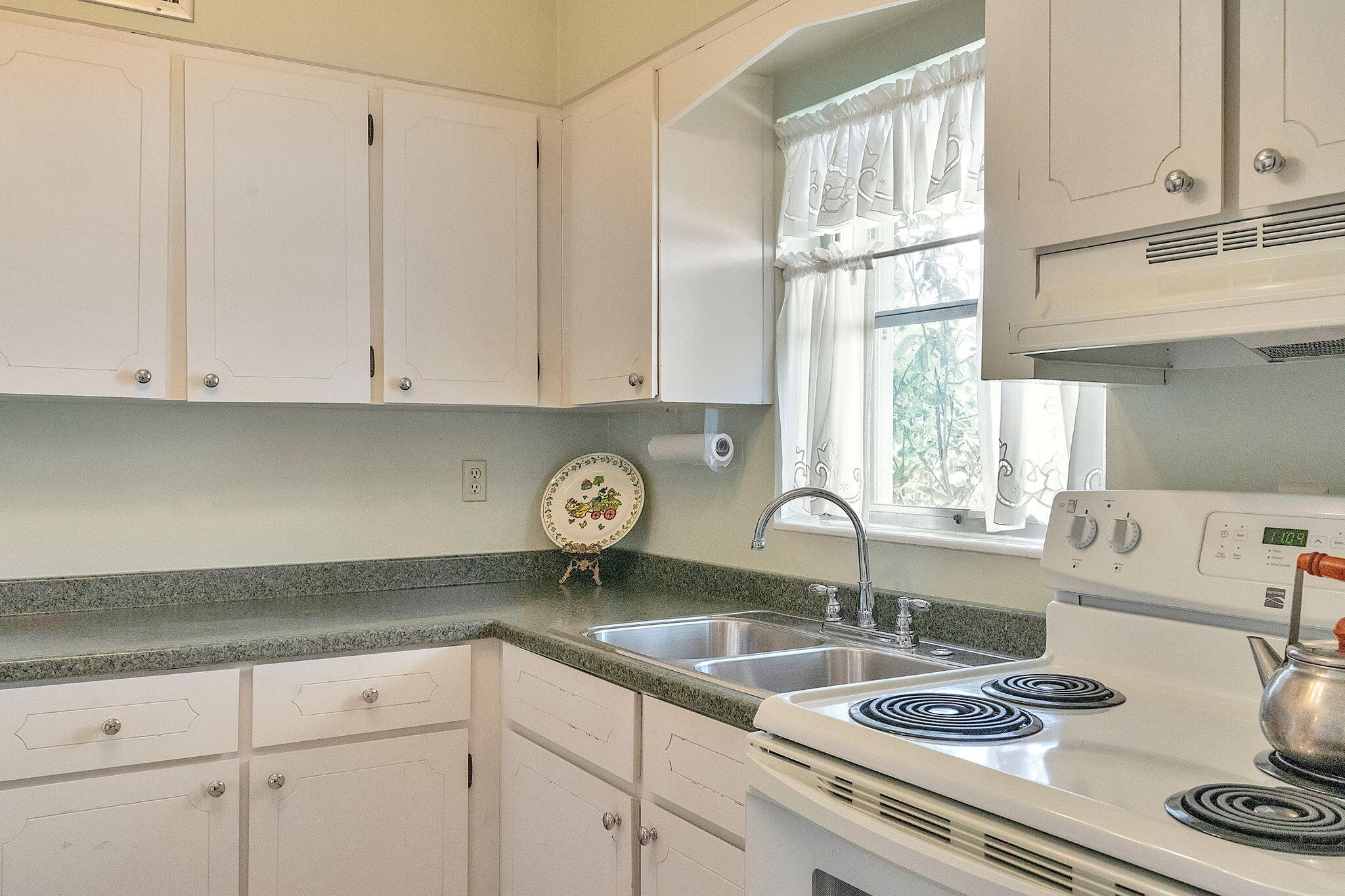 728 Ridge Road, Unit 24 Lantana, FL 33462 - Photo 16 of 24 Kitchen