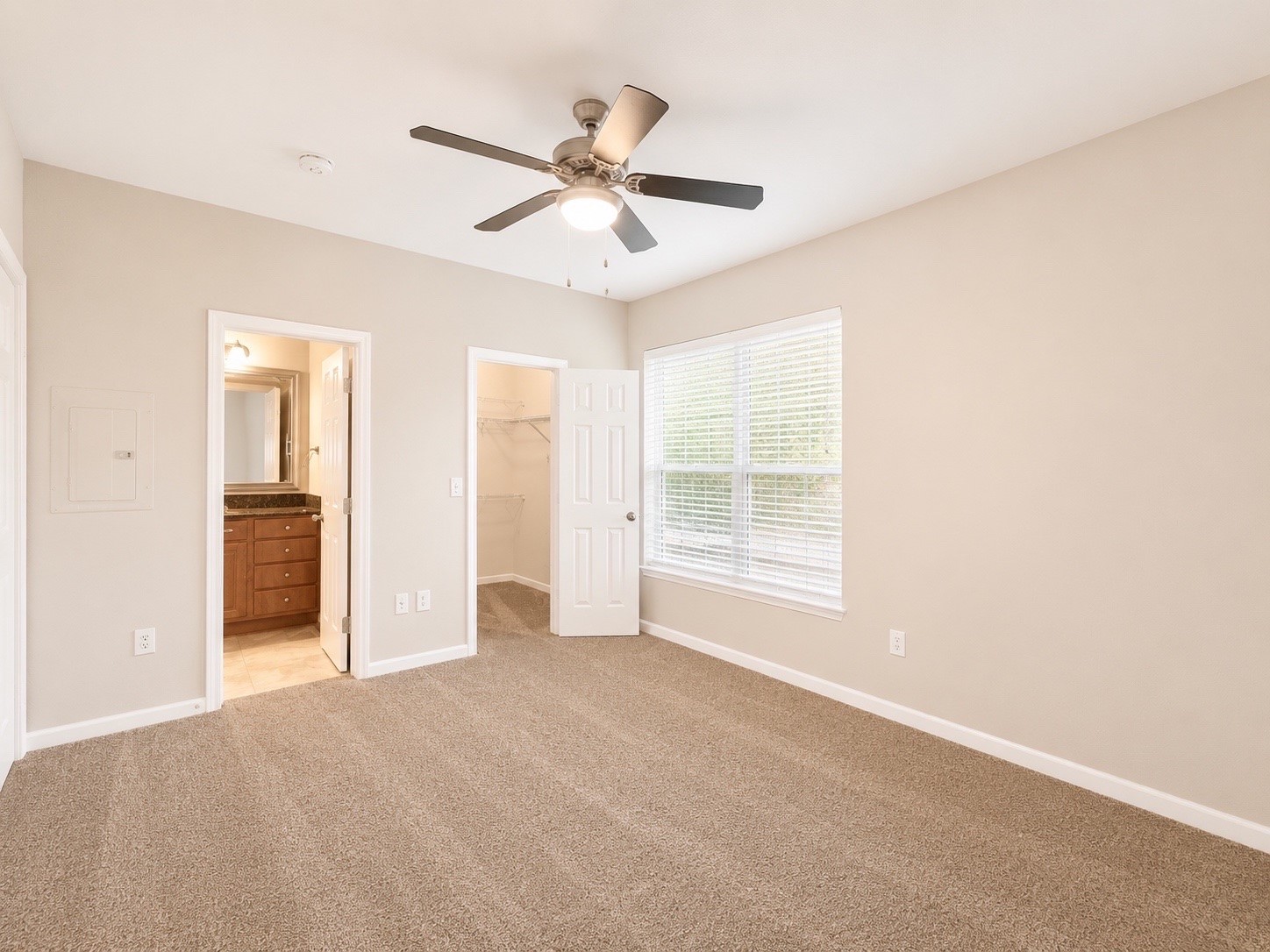 702 Hadley Street, Unit 321 Houston, TX 77006 - Photo 7 of 17 primary bedroom 1