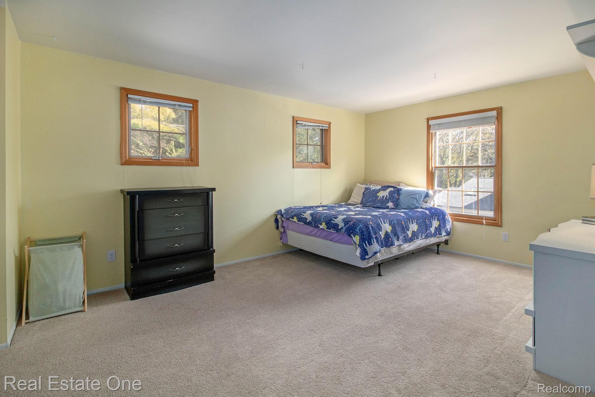 1296 Barneswood Lane Rochester, MI 48306 - Photo 22 of 32 Plenty of space in this large bedroom to do it all, sleep, study & play.