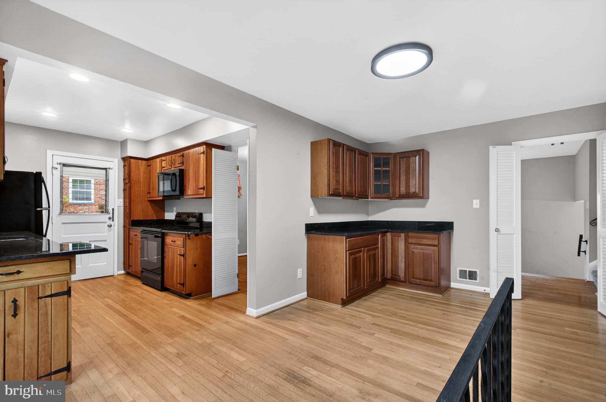 6118 Roxbury Avenue Springfield, VA 22152 - Photo 28 of 60