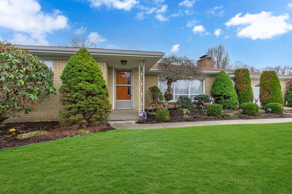 452 Center Grange Road Monaca, PA 15061 - Photo 2 of 34