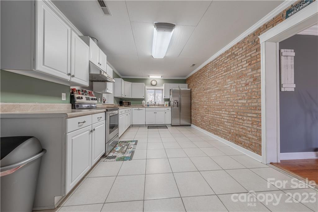 10672 Barberville Road Indian Land, SC 29707 - Photo 8 of 22 a kitchen with a cabinets and appliances