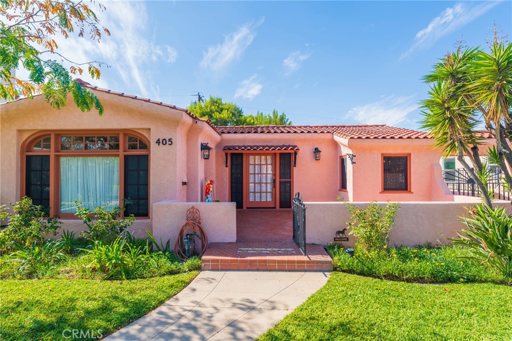 405 North Janss Street Anaheim, CA 92805 - Photo 2 of 33 a front view of a house with garden