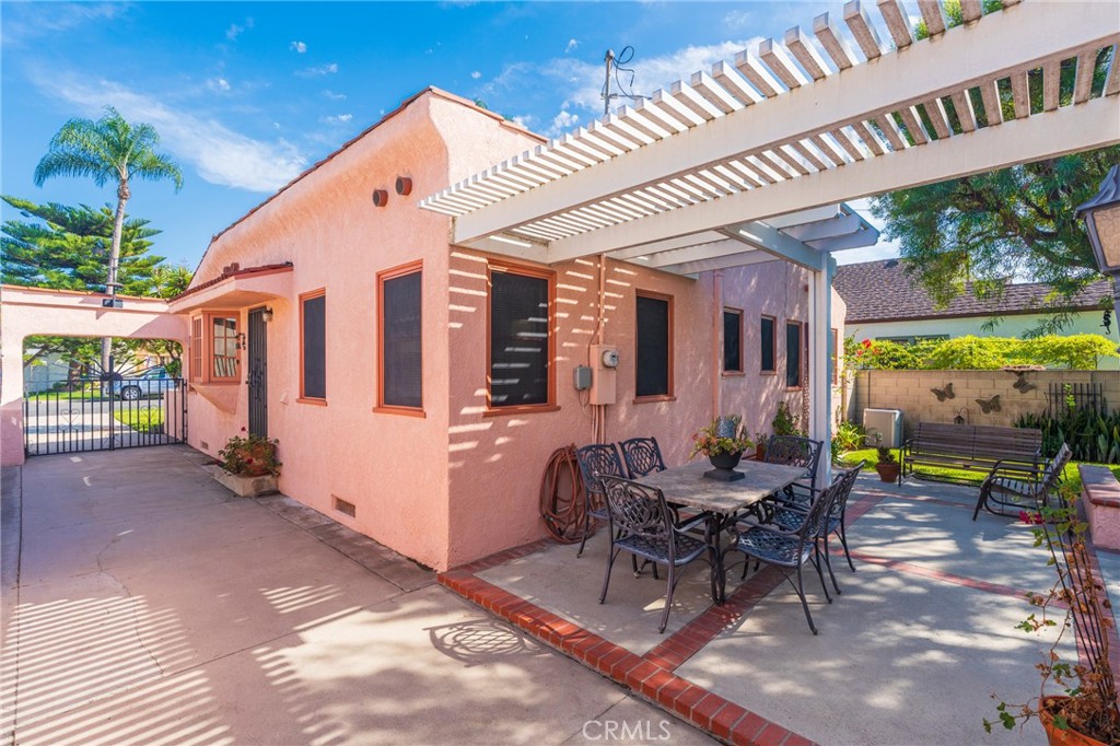 405 North Janss Street Anaheim, CA 92805 - Photo 24 of 33 a view of a patio with table and chairs potted plants and palm trees