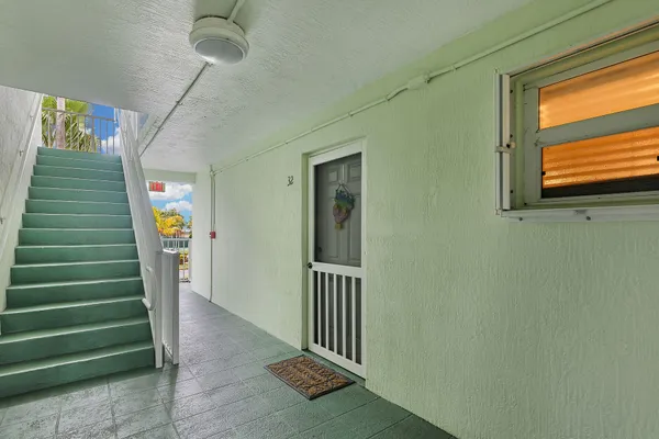 $399,000 | 1101 West Ocean Drive, Unit 32, Key Colony Beach, FL 33051