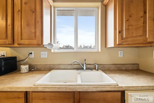 $340,000 | 1007 Falls Avenue, American Falls, ID 83211