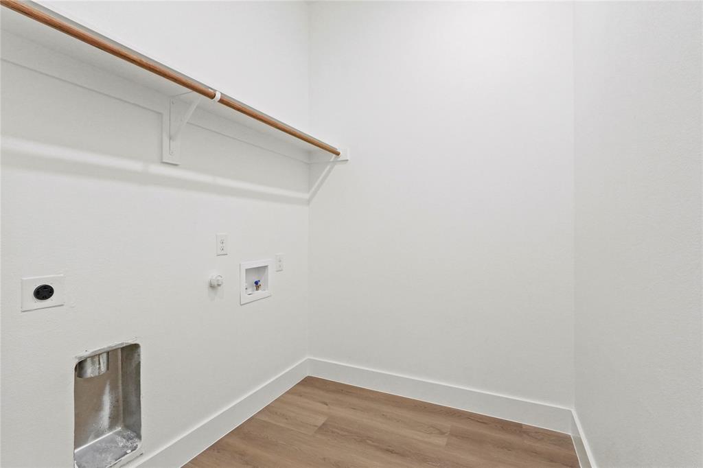 3910 Hancock Street Dallas, TX 75210 - Photo 15 of 20 a view of small space with wooden floor