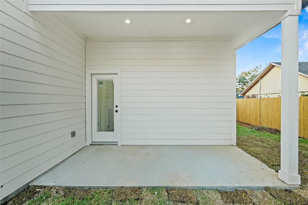 3910 Hancock Street Dallas, TX 75210 - Photo 16 of 20 a view of front door