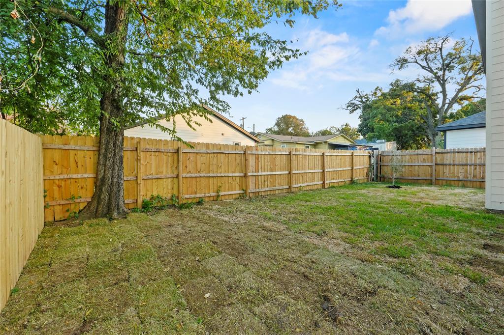 3910 Hancock Street Dallas, TX 75210 - Photo 18 of 20 a view of outdoor space with deck and a big yard