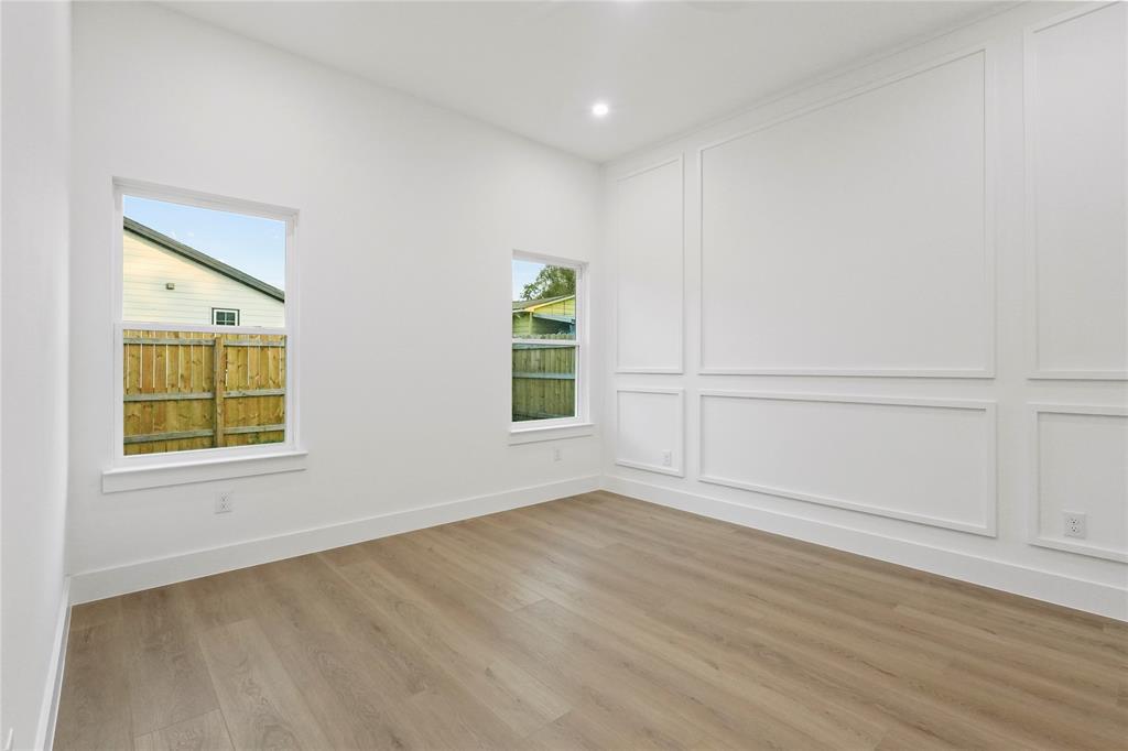 3910 Hancock Street Dallas, TX 75210 - Photo 9 of 20 an empty room with wooden floor and windows
