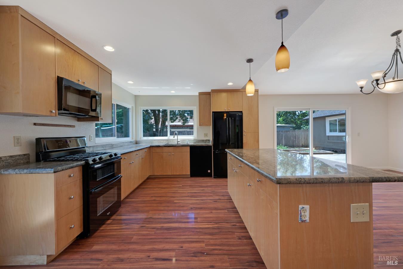 1824 Fenwick Place Santa Rosa, CA 95401 - Photo 4 of 24 Gallery Image 4