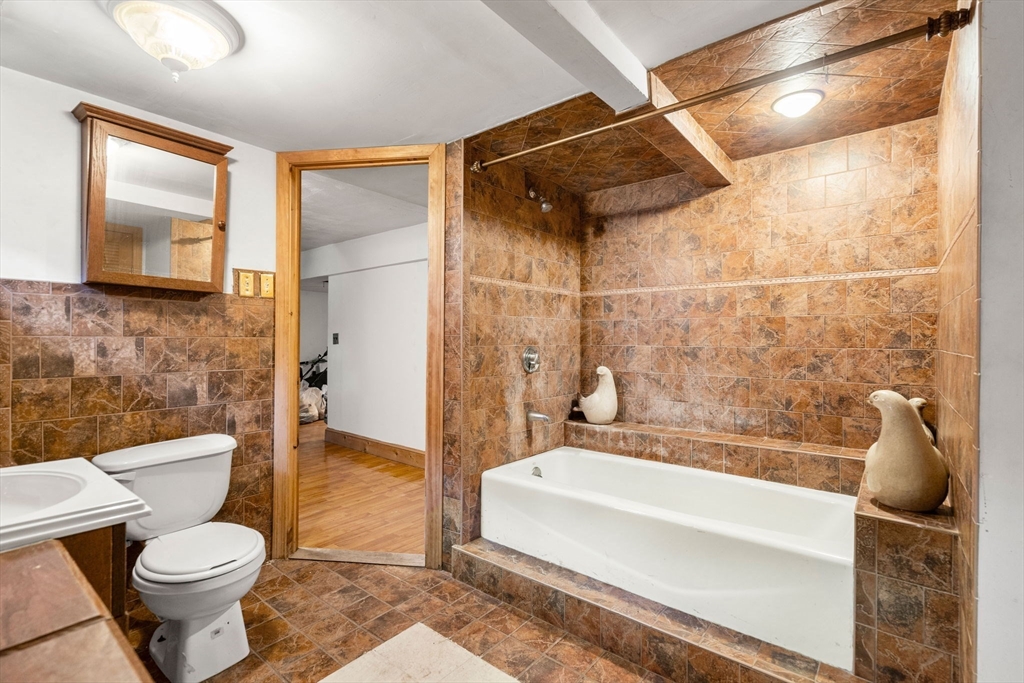 9 Viking Terrace Boston, MA 02126 - Photo 5 of 41
