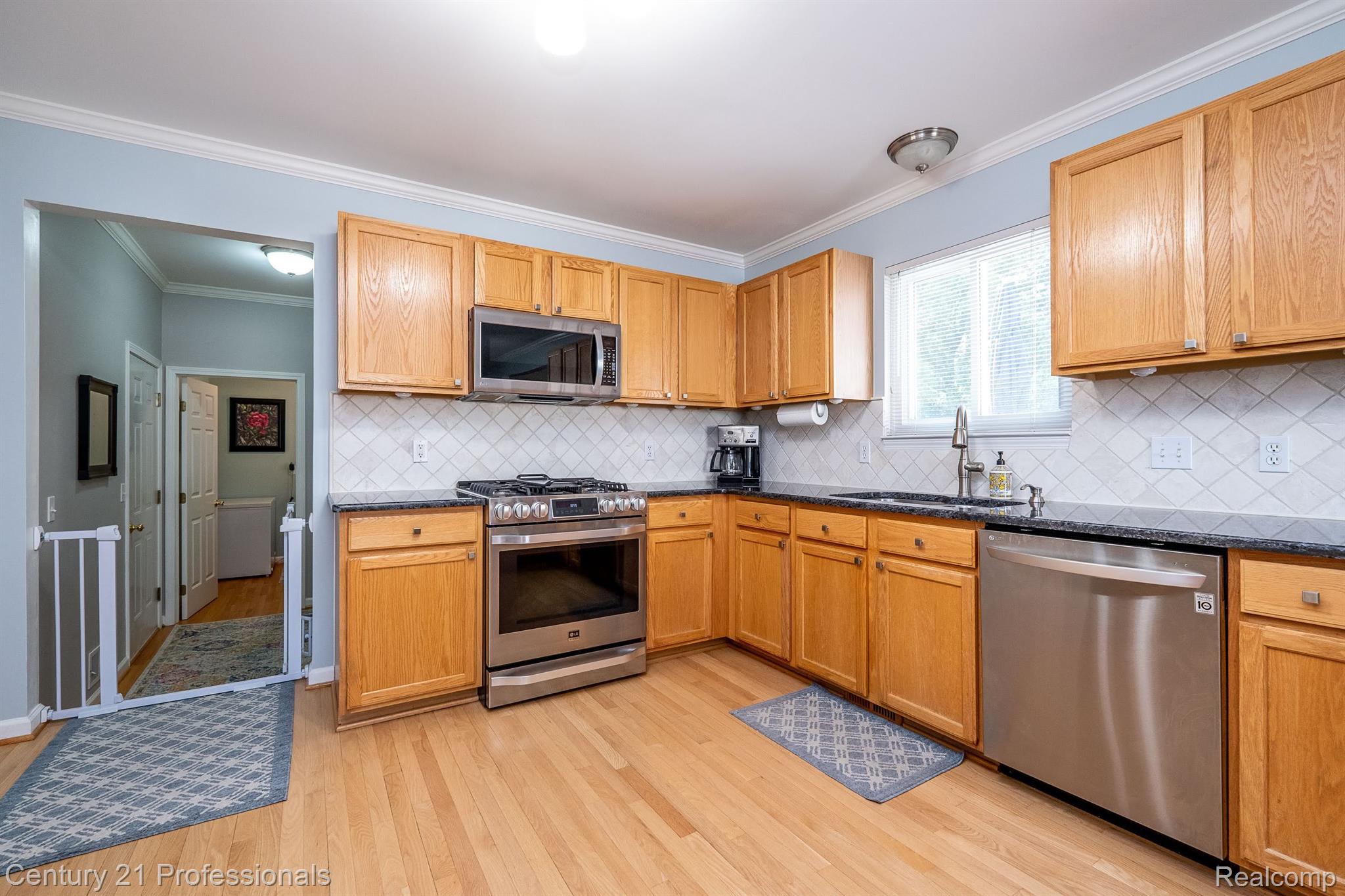 2089 Alsdorf Avenue Rochester, MI 48309 - Photo 14 of 50 kitchen