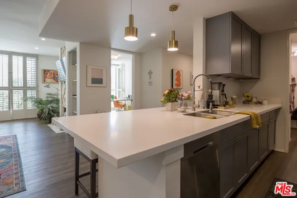 $719,000 | 17711 Margate Street, Unit 211, Encino, CA 91316