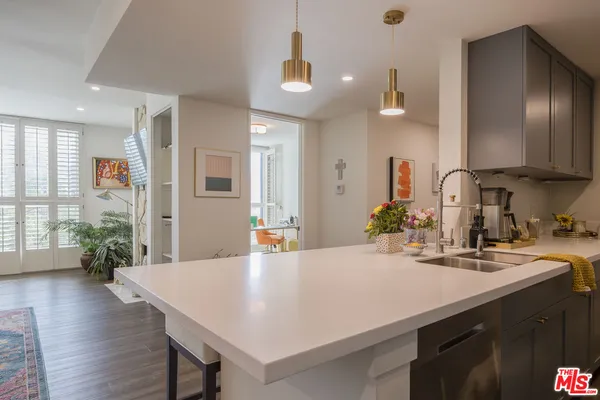 $719,000 | 17711 Margate Street, Unit 211, Encino, CA 91316