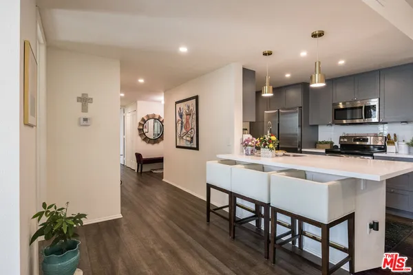 $719,000 | 17711 Margate Street, Unit 211, Encino, CA 91316