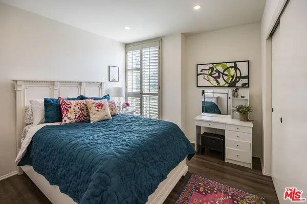 $719,000 | 17711 Margate Street, Unit 211, Encino, CA 91316
