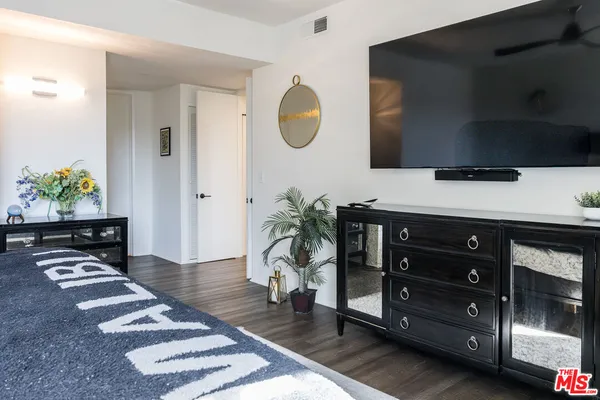 $719,000 | 17711 Margate Street, Unit 211, Encino, CA 91316