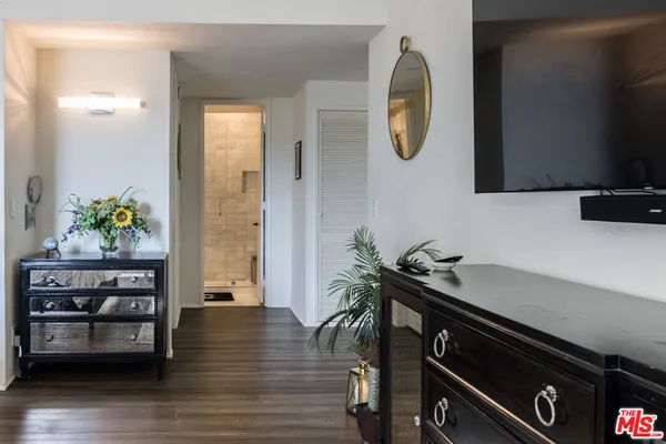 $719,000 | 17711 Margate Street, Unit 211, Encino, CA 91316